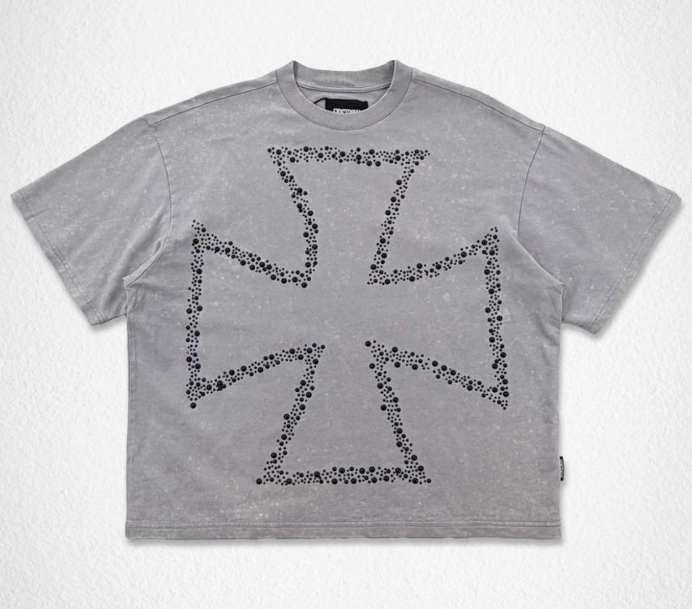FIRST ROW SHADOW WORSHIP SILVER REQUIEM CROP TEE