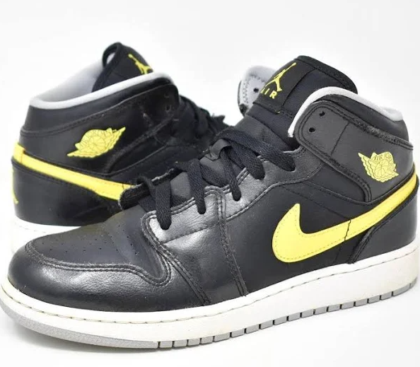 Air Jordan 1 Mid Yellow Retro Black